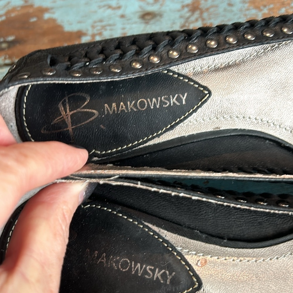 b. MAKOWSKY Black LEATHER FLATS w/ silver studs and perforation detail size 7.5 - Picture 4 of 8
